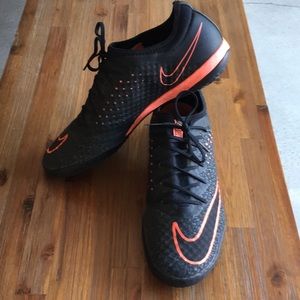 Soccer indoor shoes